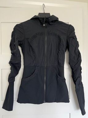 Reversible LuluLemon Gray or Black Hooded Women's Jacket with Ruched Detailing